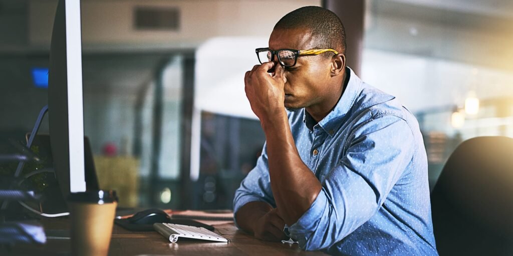 Man working pressure at desk | Calorie burning work effect